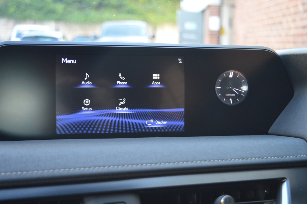 Lexus UX300e Infotainment