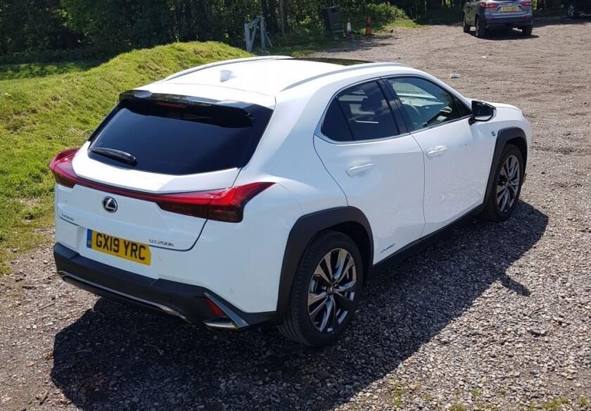 2019-lexus-ux-rear_2.jpg