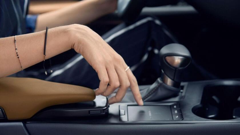 2019-lexus-ux-touchpad.jpg