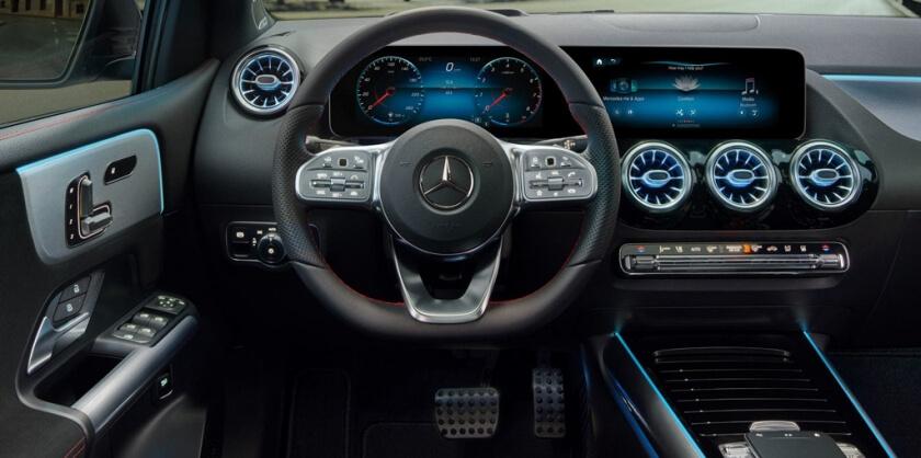 new-b-class-mercedes-dual-infotainment-systems.jpg