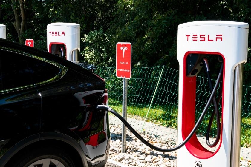 tesla-supercharging.jpg